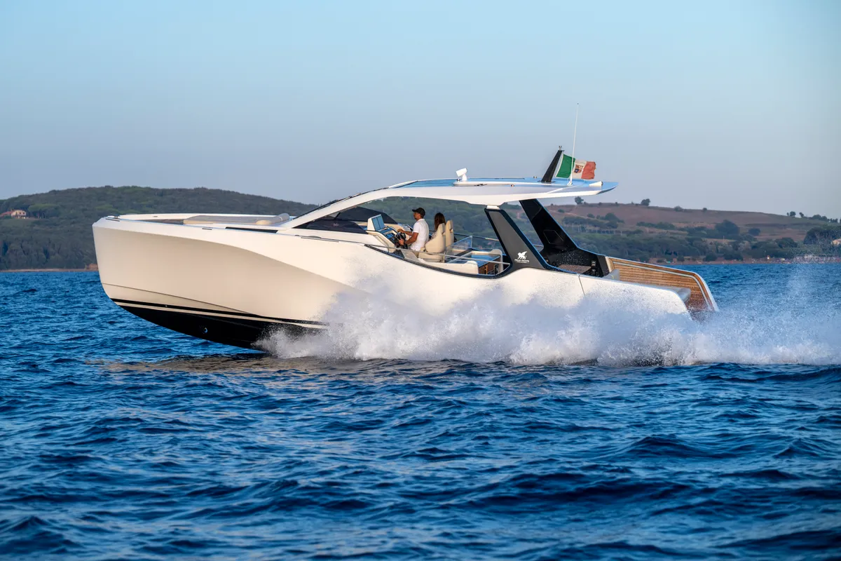 no_name, a Italia Yachts IY 43 Veloce motorboat at San Vincenzo, Italy
