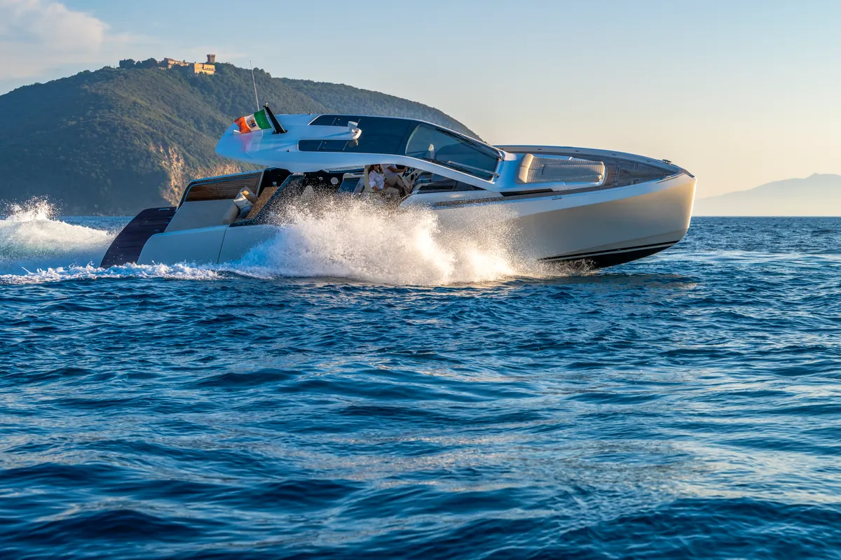 no_name, a Italia Yachts IY 43 Veloce motorboat at San Vincenzo, Italy