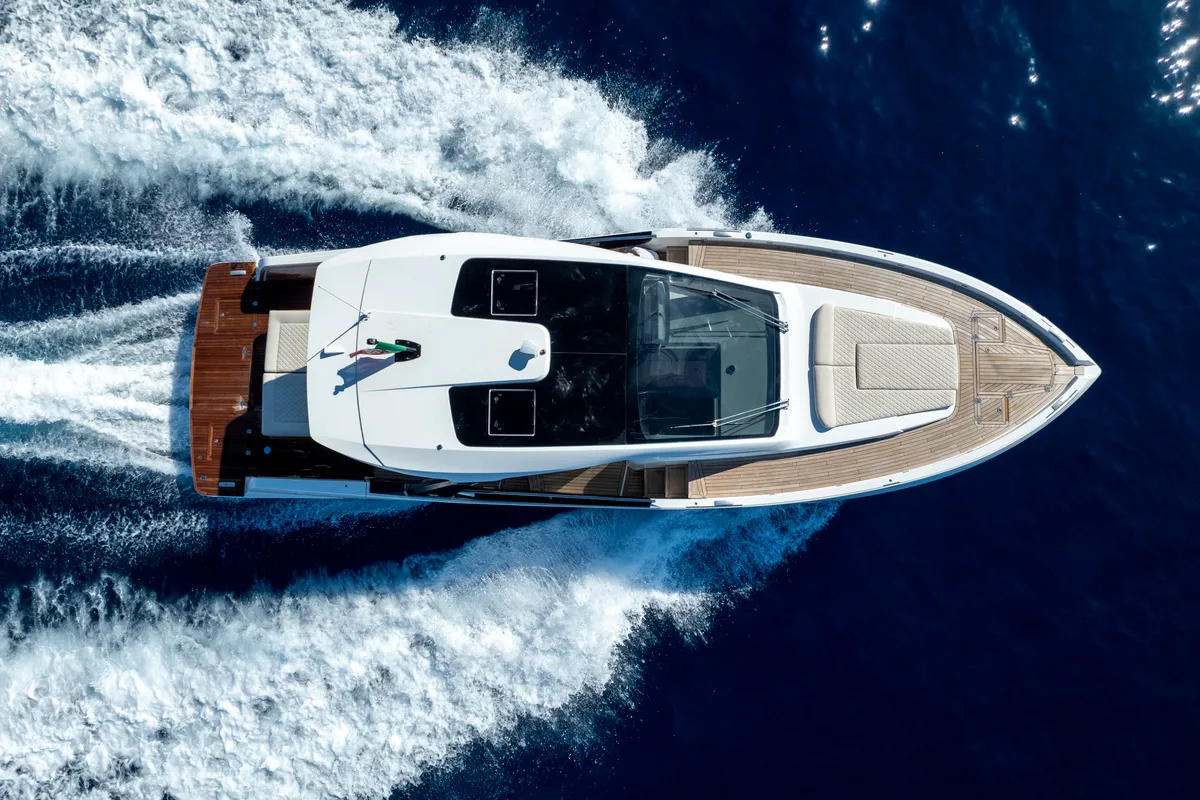 no_name, a Italia Yachts IY 43 Veloce motorboat at San Vincenzo, Italy