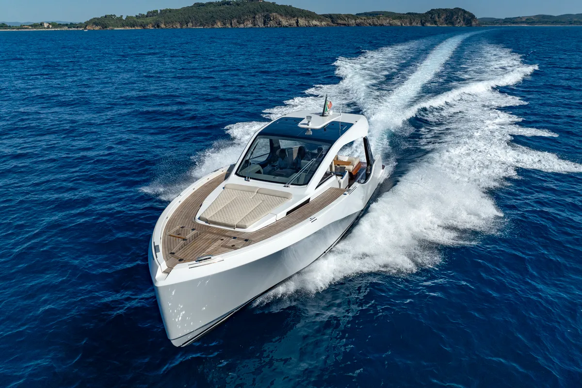 no_name, a Italia Yachts IY 43 Veloce motorboat at San Vincenzo, Italy