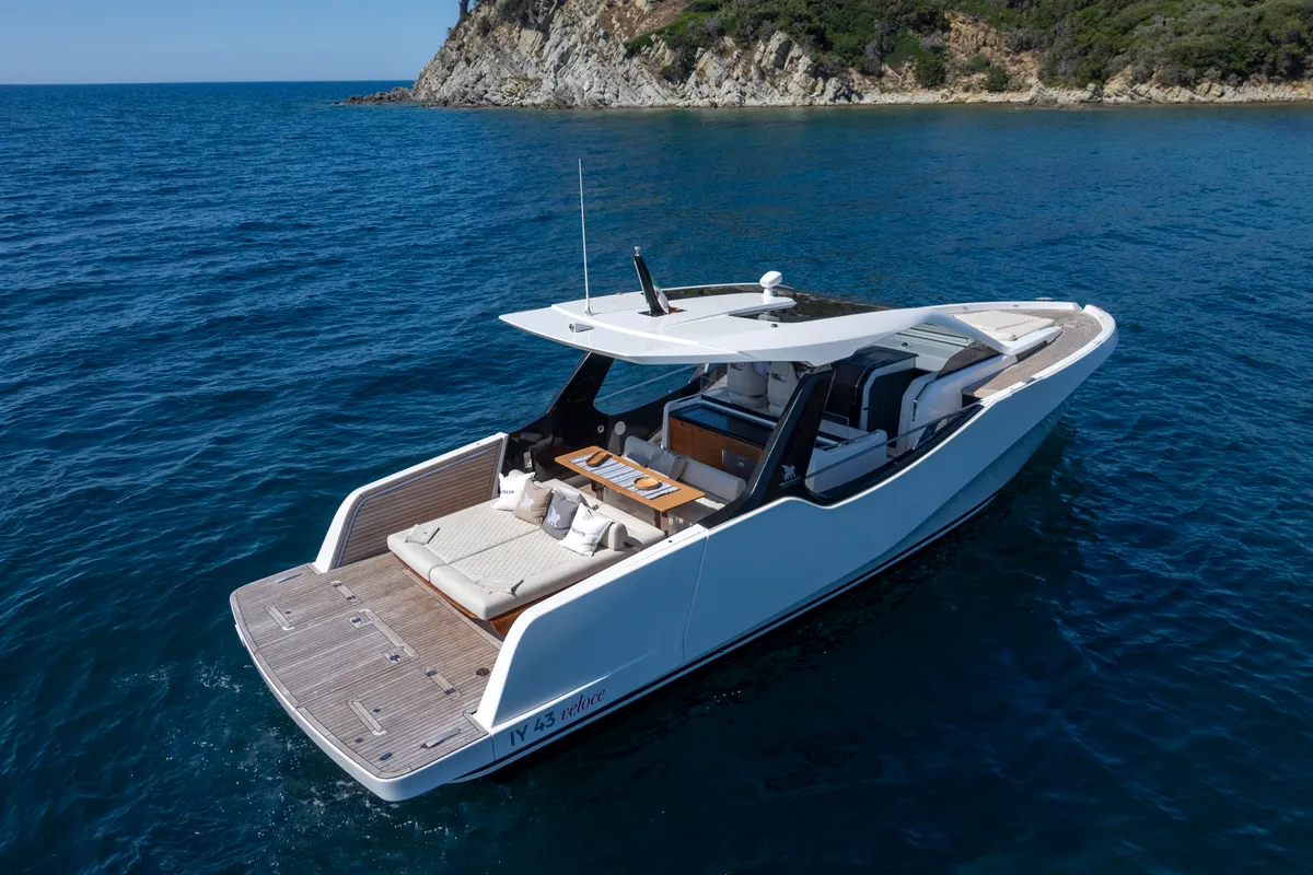 no_name, a Italia Yachts IY 43 Veloce motorboat at San Vincenzo, Italy