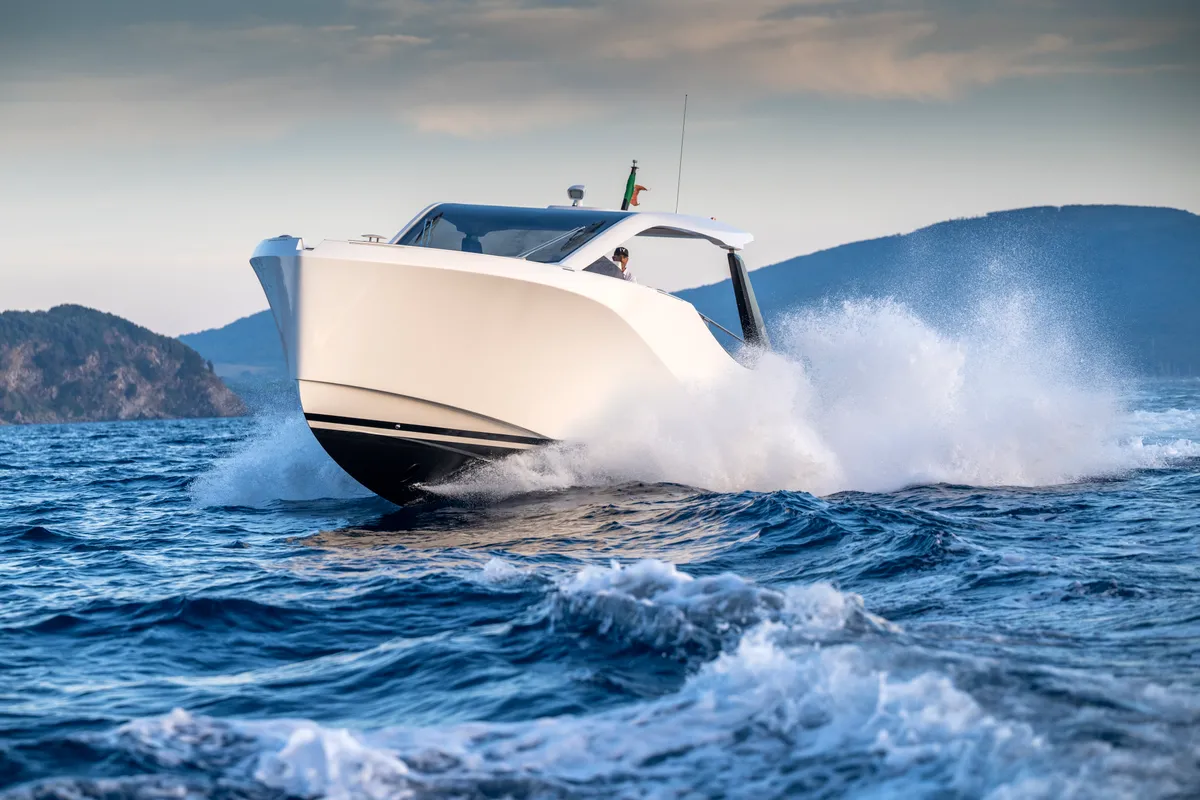 no_name, a Italia Yachts IY 43 Veloce motorboat at San Vincenzo, Italy