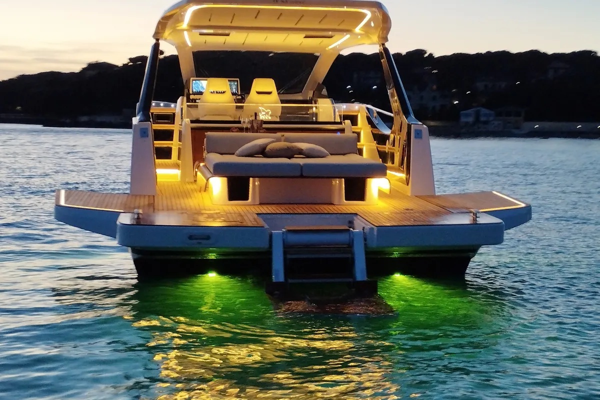 no_name, a Italia Yachts IY 43 Veloce motorboat at San Vincenzo, Italy