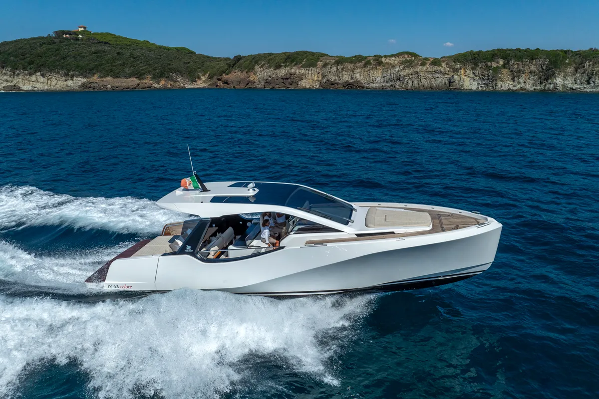 no_name, a Italia Yachts IY 43 Veloce motorboat at San Vincenzo, Italy