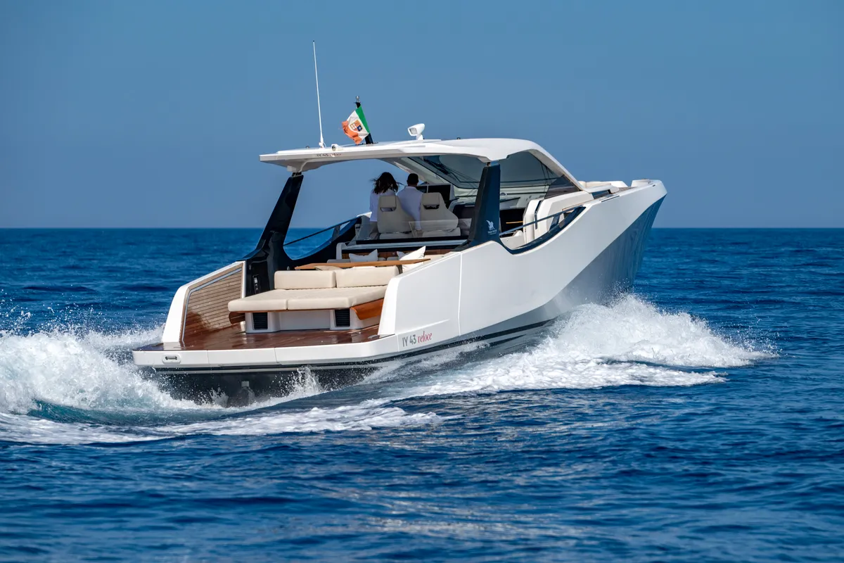 no_name, a Italia Yachts IY 43 Veloce motorboat at San Vincenzo, Italy