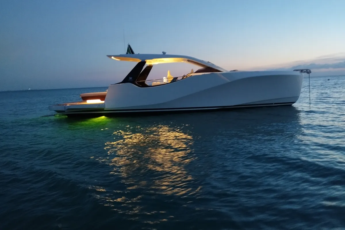 no_name, a Italia Yachts IY 43 Veloce motorboat at San Vincenzo, Italy