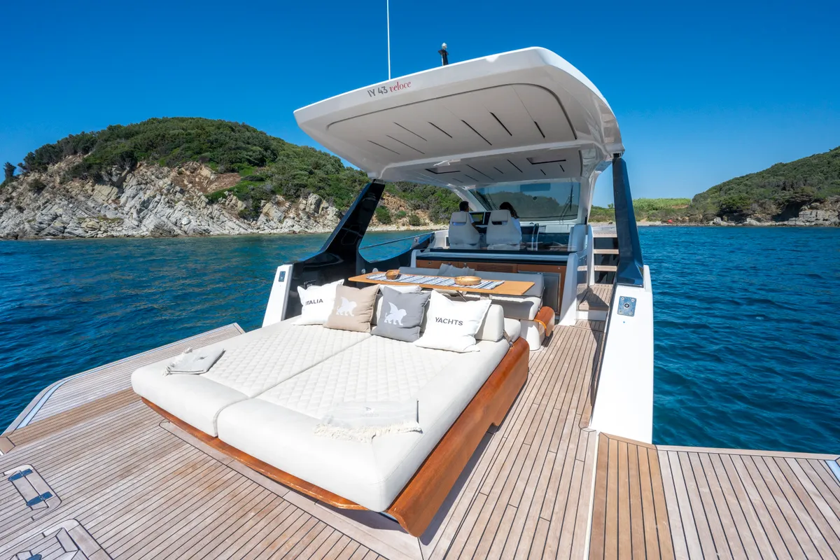 no_name, a Italia Yachts IY 43 Veloce motorboat at San Vincenzo, Italy