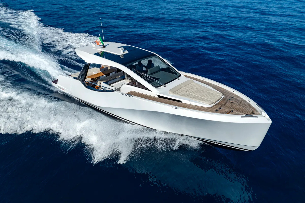 no_name, a Italia Yachts IY 43 Veloce motorboat at San Vincenzo, Italy