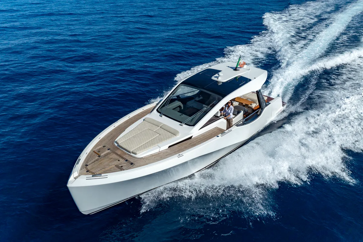 no_name, a Italia Yachts IY 43 Veloce motorboat at San Vincenzo, Italy