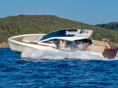 no_name, a Italia Yachts IY 43 Veloce motorboat at San Vincenzo, Italy