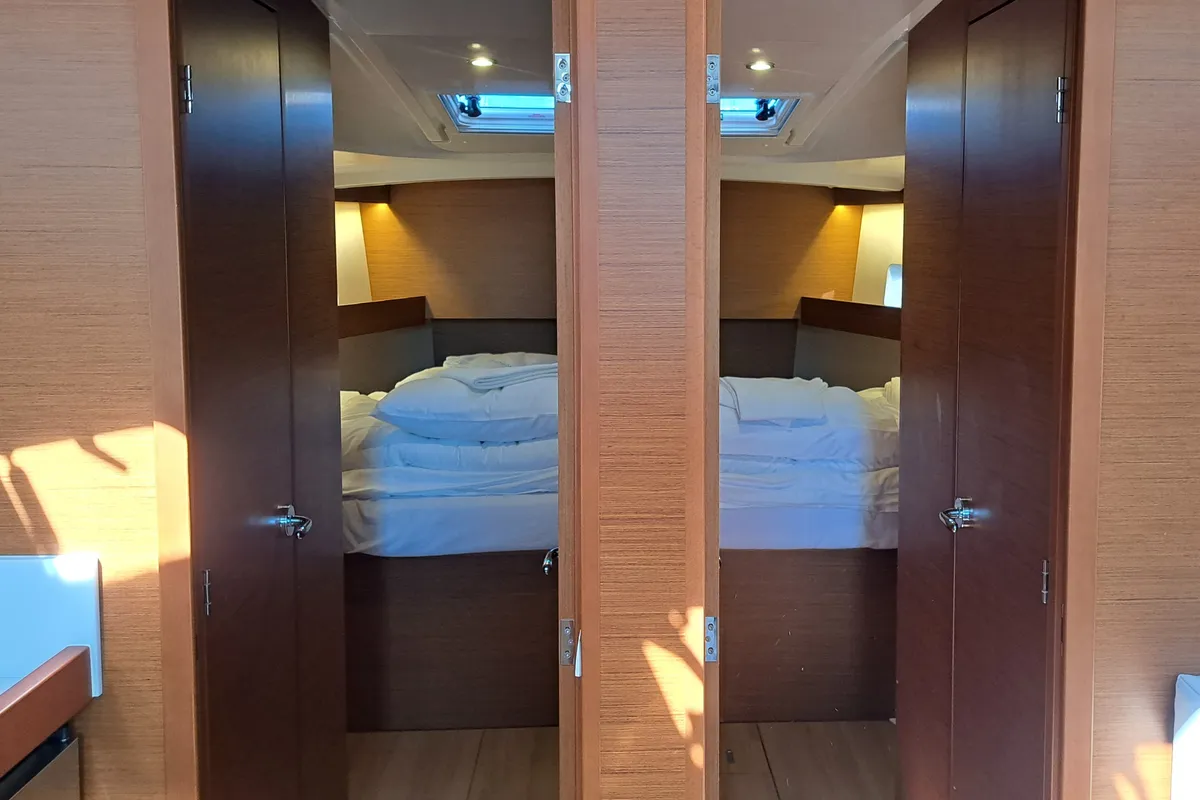 Cabin on Mirrmurr, a Jeanneau Sun Odyssey 490 sailboat at Kaštela, Croatia
