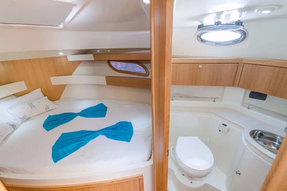 Cabin on Mira, a SAS - Vektor Adriana 36 motorboat at Jezera, Croatia