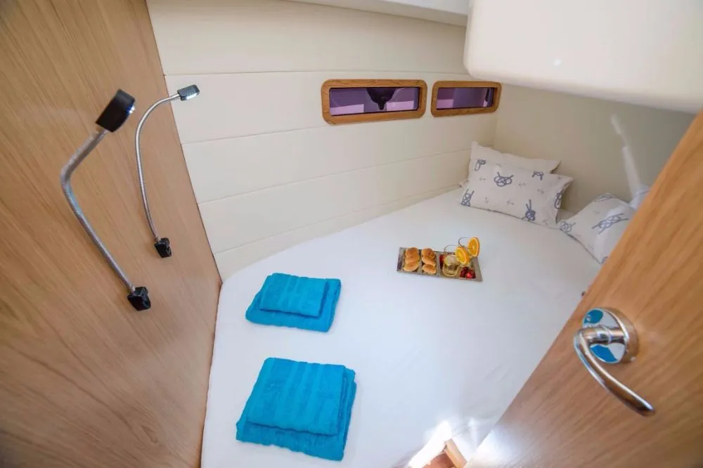 Cabin on Mira, a SAS - Vektor Adriana 36 motorboat at Jezera, Croatia