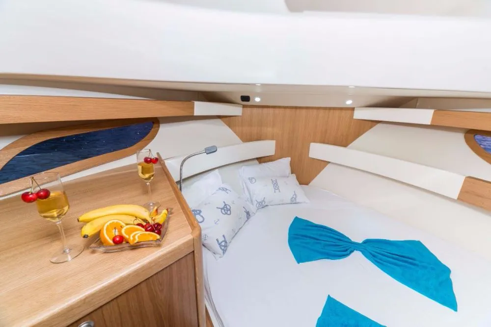 Cabin on Mira, a SAS - Vektor Adriana 36 motorboat at Jezera, Croatia