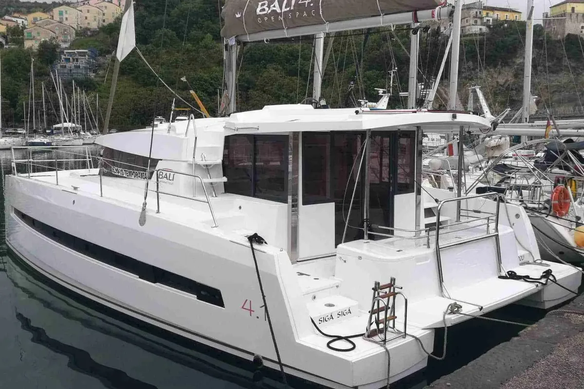 Sigà Sigà, a Bali 4.1 catamaran at Agropoli, Italy