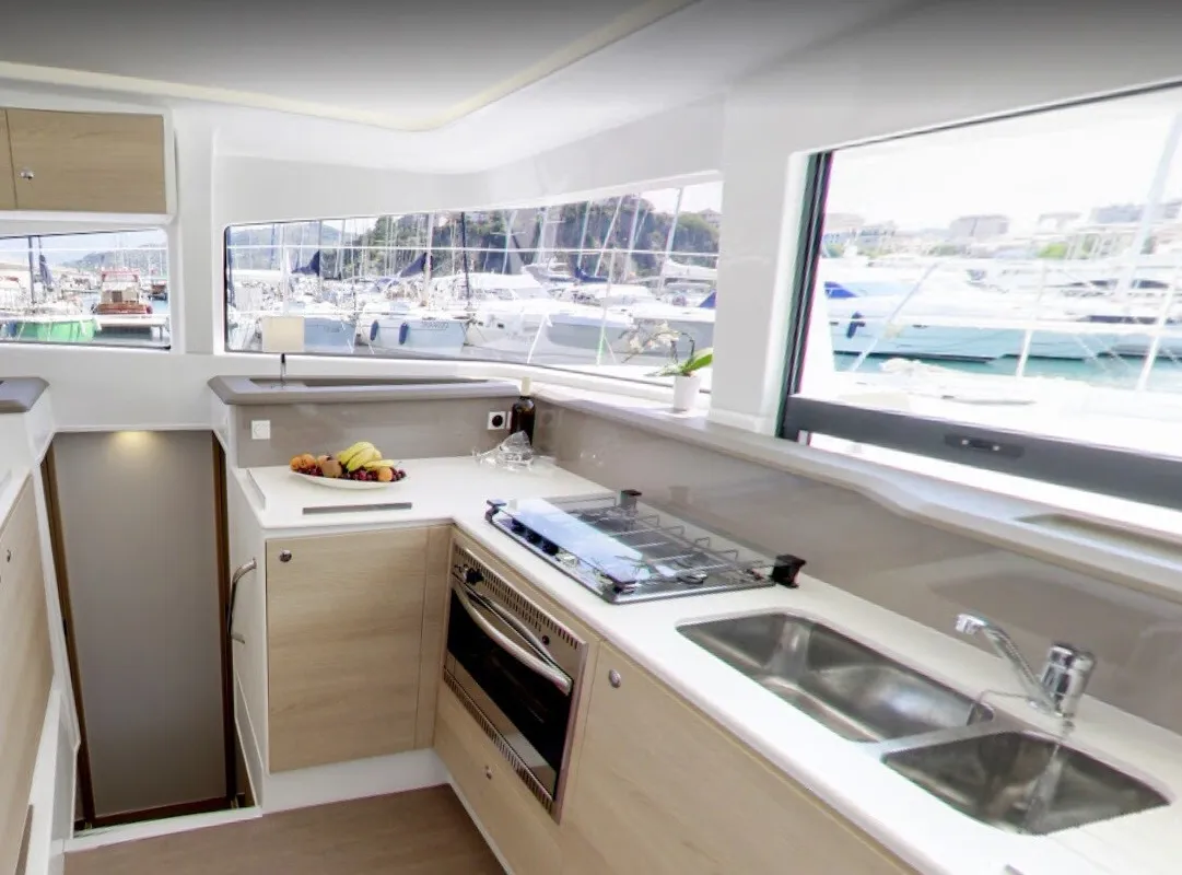 Sigà Sigà, a Bali 4.1 catamaran at Agropoli, Italy