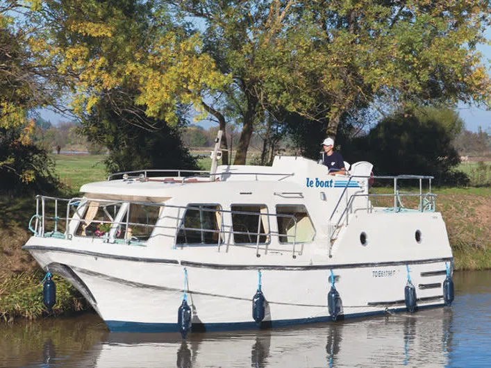 Exterior view of Sheba - Budget 13, a Cygnet Sheba motorboat at Saint-Gilles, France