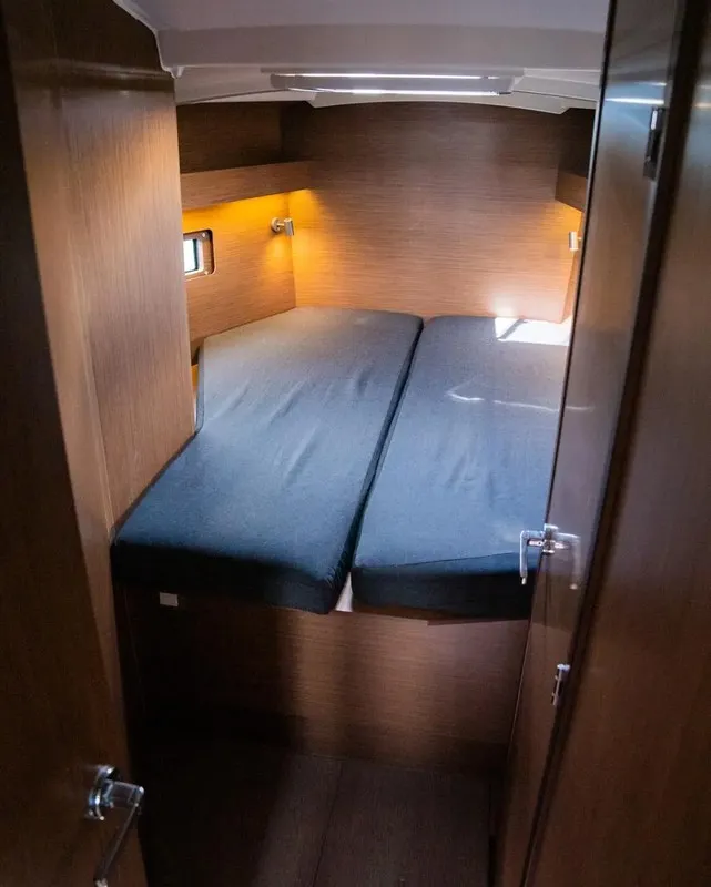 Cabin on Polemas, a Beneteau Oceanis 40.1 sailboat at Toulon, France