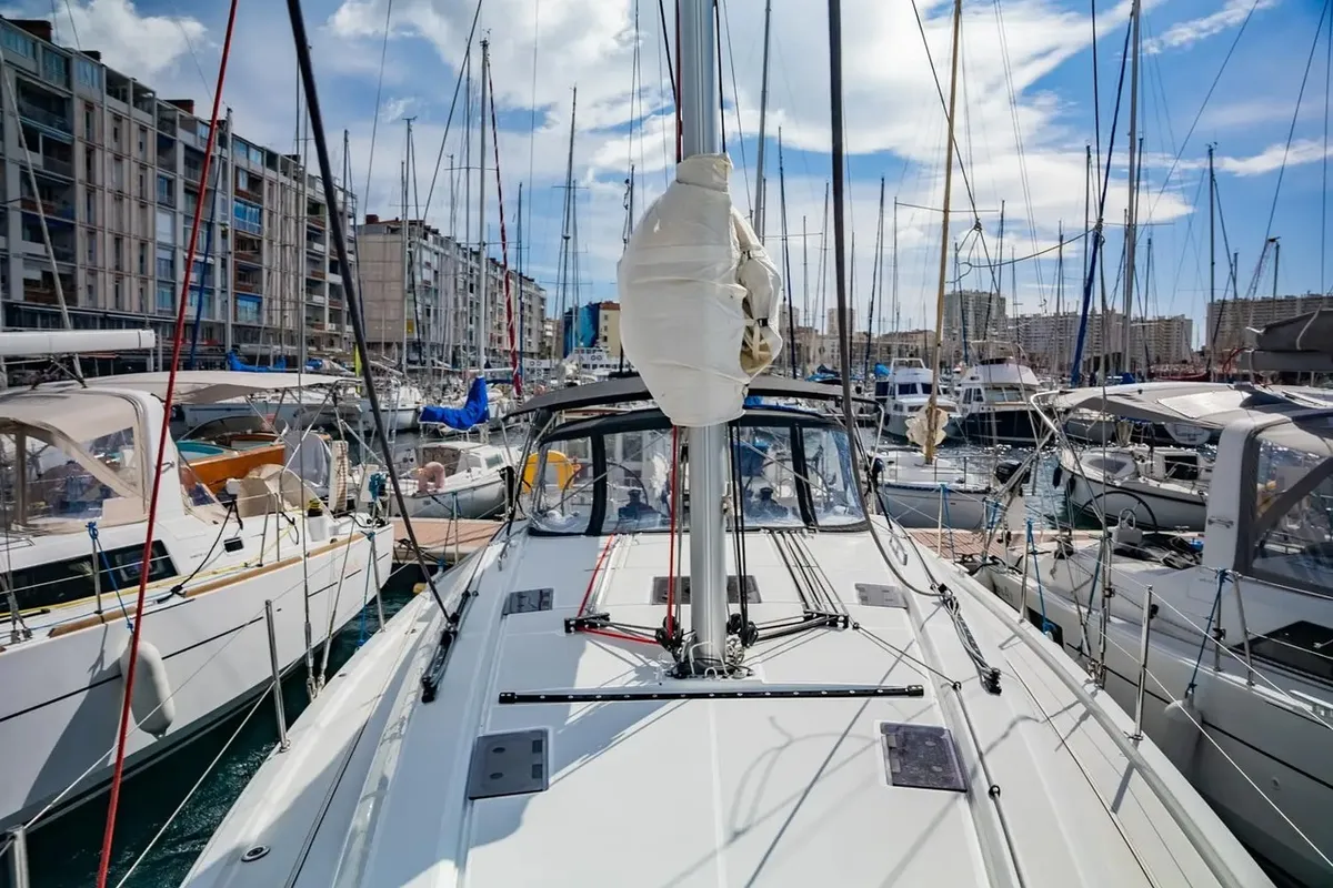Deck of Polemas, a Beneteau Oceanis 40.1 sailboat at Toulon, France