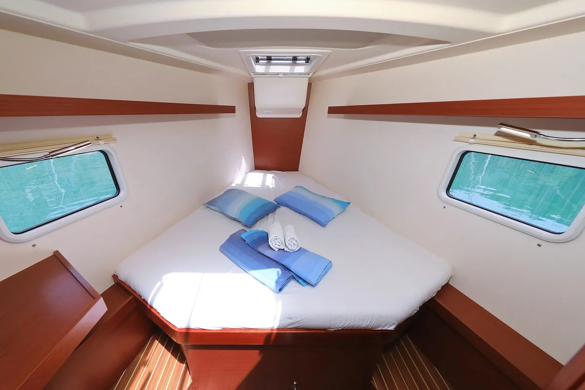 Cabin on Vivien, a Hanse 418 sailboat at Dubrovnik, Croatia