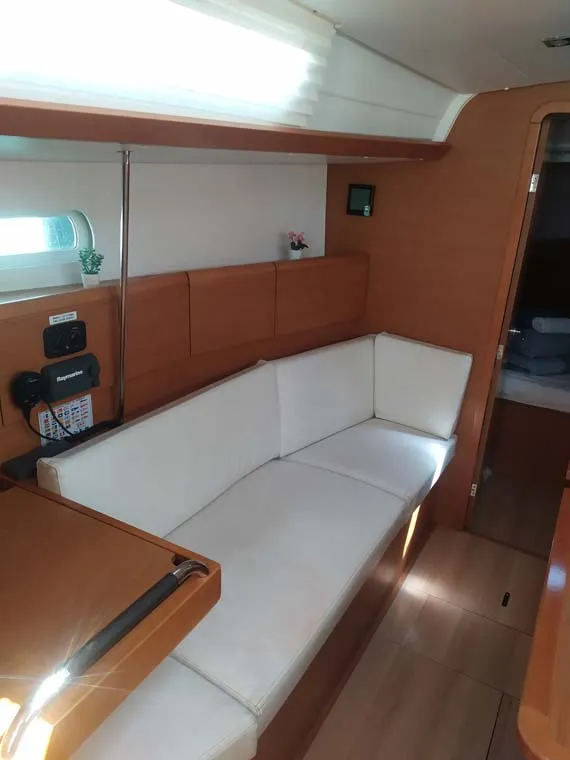 Salon of živjelli, a Jeanneau Sun Odyssey 389 sailboat at Kontokali, Greece