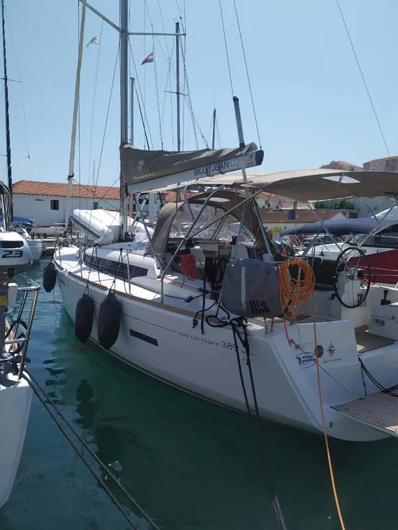 Exterior view of živjelli, a Jeanneau Sun Odyssey 389 sailboat at Kontokali, Greece