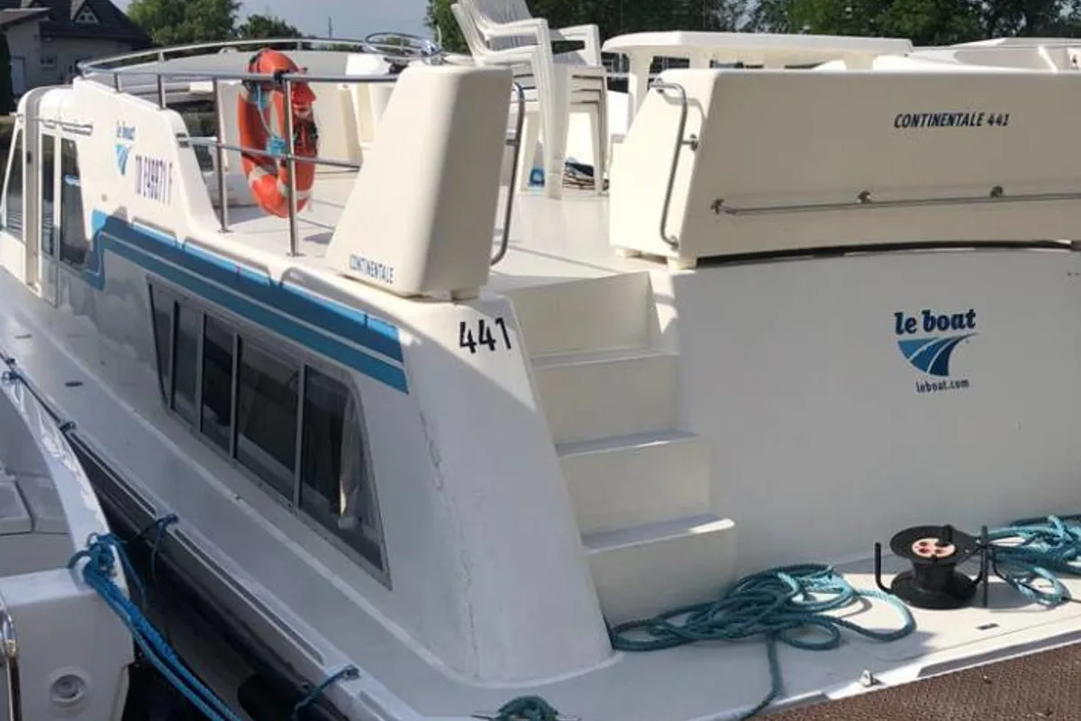 Exterior view of Continentale - Budget 17, a Cygnet Continentale motorboat at Decize, France