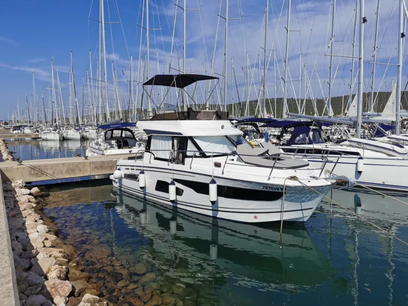 Exterior view of Mala Sirena, a Jeanneau Merry Fisher 1095 FLY motorboat at Općina Pakoštane, Croatia