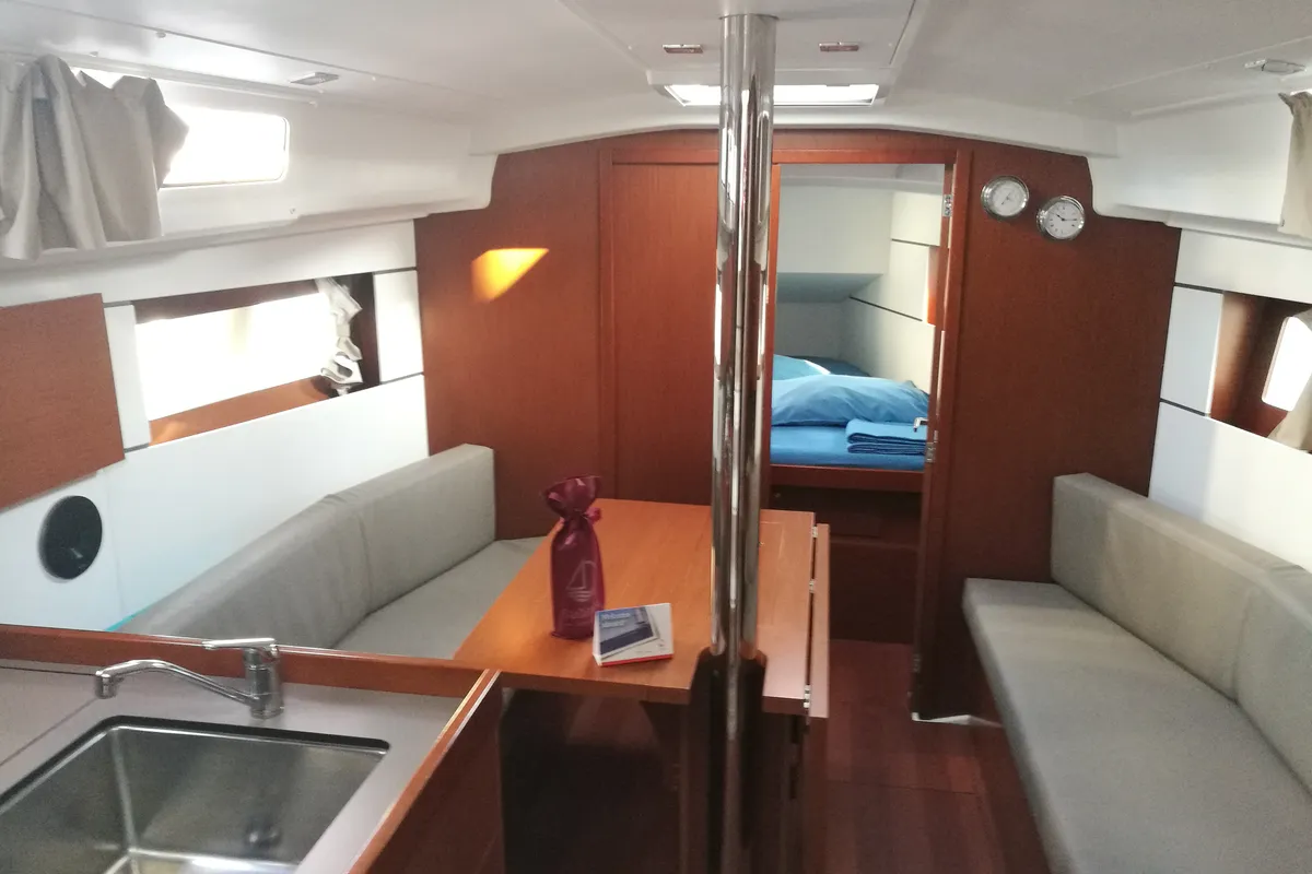 Salon of Te Fiti, a Beneteau Oceanis 35 sailboat at Tonnarella, Italy