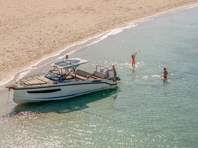 25, a Navan S30 motorboat at Cannigione, Italy