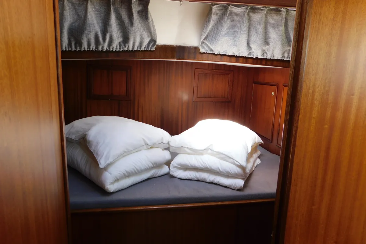 Cabin on Gulet Rogger 1000 Salon, a motorboat at IJsselstein, Netherlands