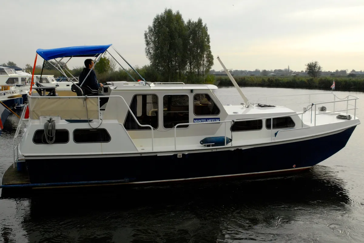 Exterior view of Gulet Rogger 1000 Salon, a motorboat at IJsselstein, Netherlands
