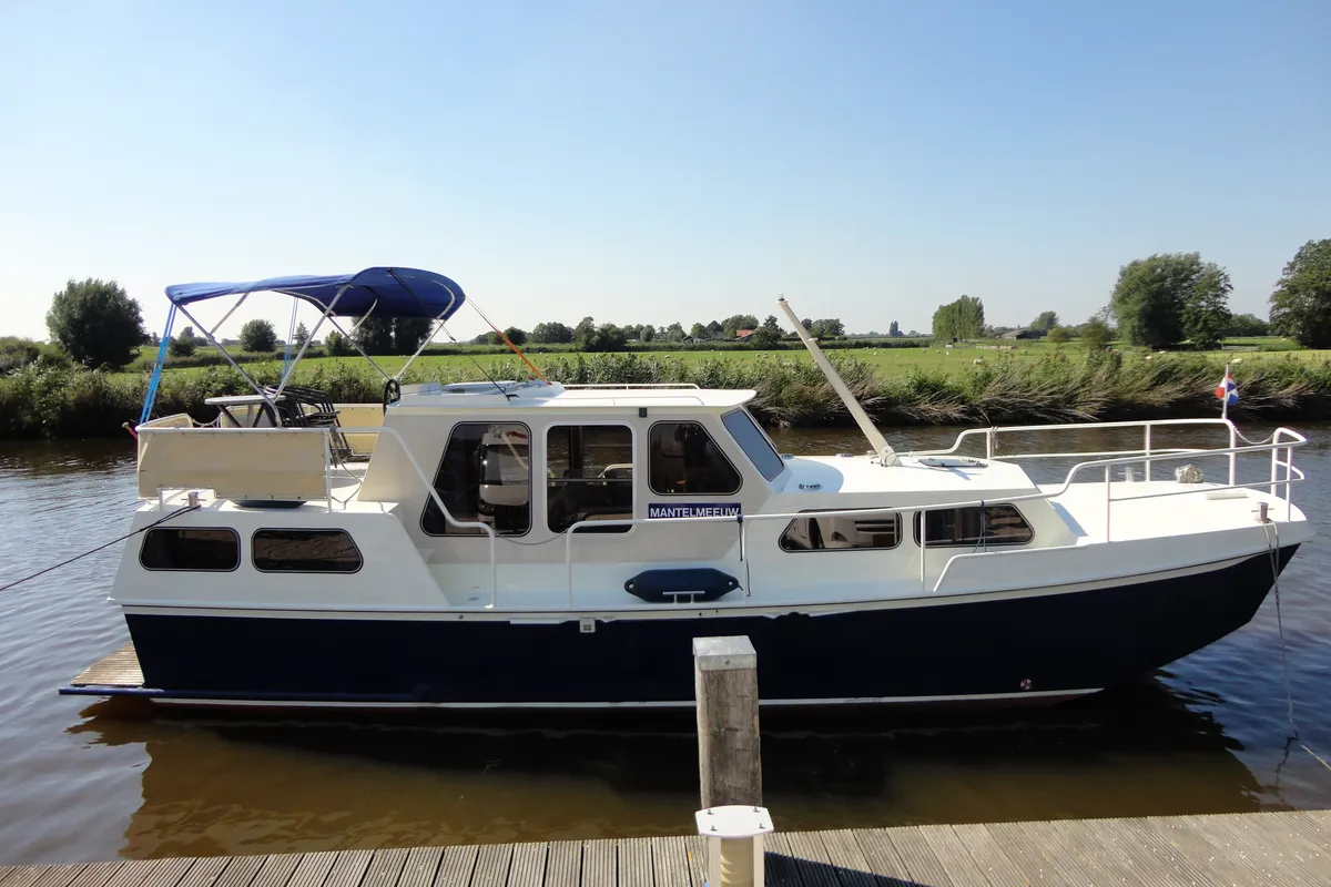Exterior view of Gulet Rogger 1000 Salon, a motorboat at IJsselstein, Netherlands