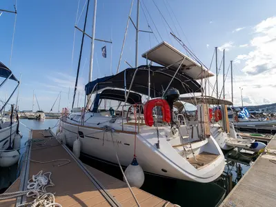 Beethoven ( with Bowthruster ,Solar Panels)