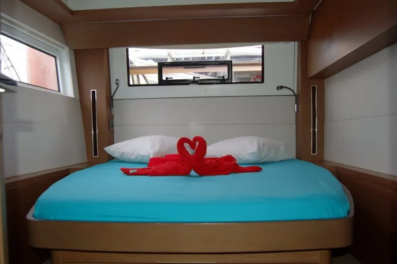 Cabin on Ocean, a Lagoon 50 catamaran at Roche Caiman, Seychelles