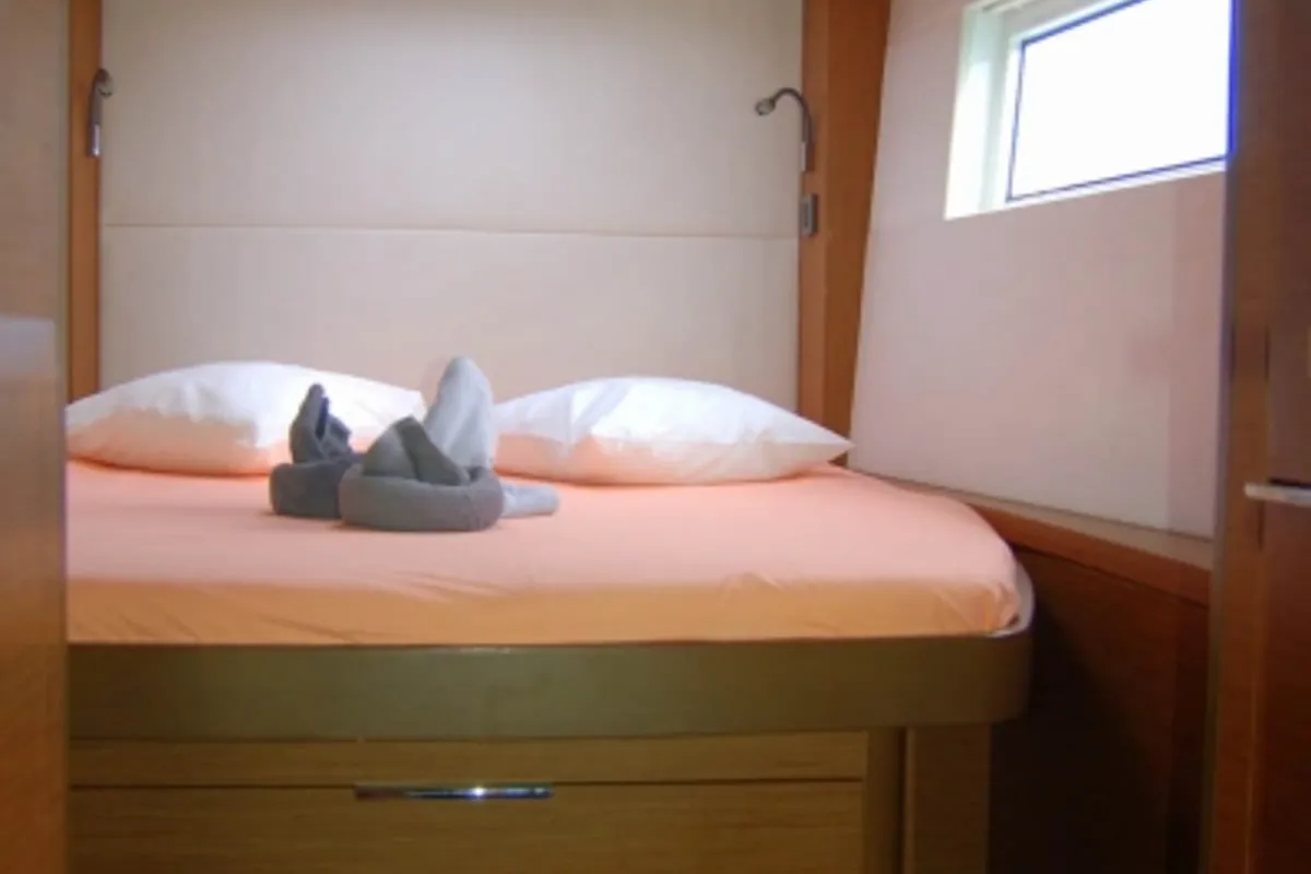 Cabin on Ocean, a Lagoon 50 catamaran at Roche Caiman, Seychelles
