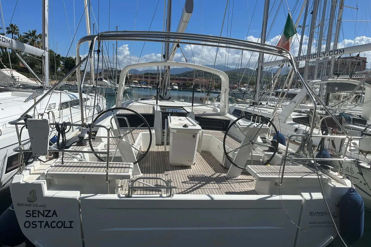 Cockpit of Senza Ostacoli, a Beneteau Oceanis 46.1 sailboat at Tonnarella, Italy