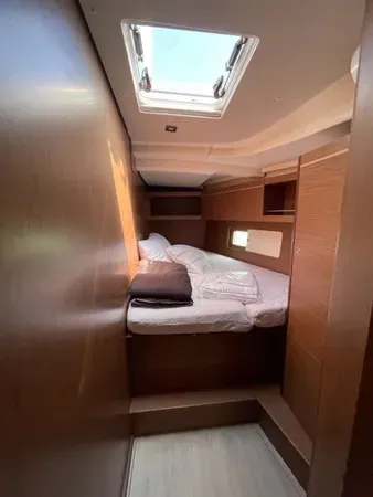 Cabin on Senza Ostacoli, a Beneteau Oceanis 46.1 sailboat at Tonnarella, Italy