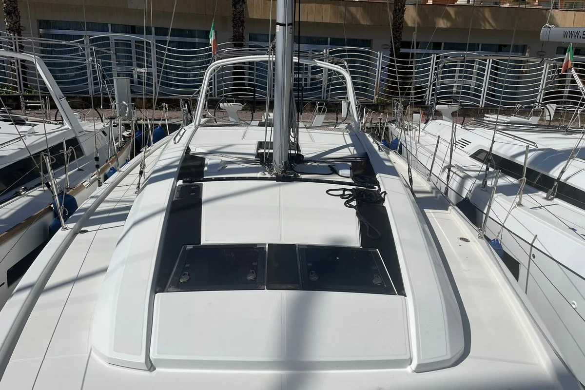 Exterior view of Senza Ostacoli, a Beneteau Oceanis 46.1 sailboat at Tonnarella, Italy