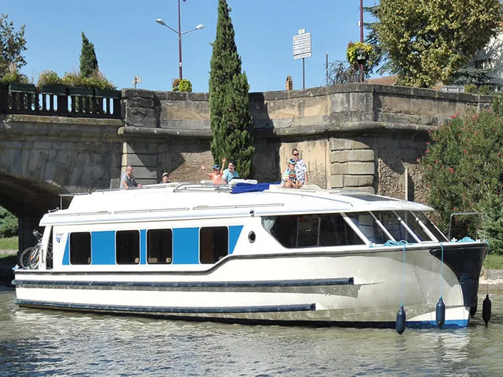 Exterior view of Cygnet Vision 4, a motorboat at Castelnaudary, France