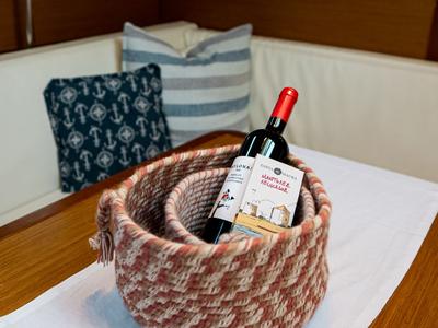 Salon of FILIPPOS I Boat location in LEFKAS MARINA, D-marin 1 SUP FREE, a Jeanneau Sun Odyssey 479 sailboat at Municipal U…