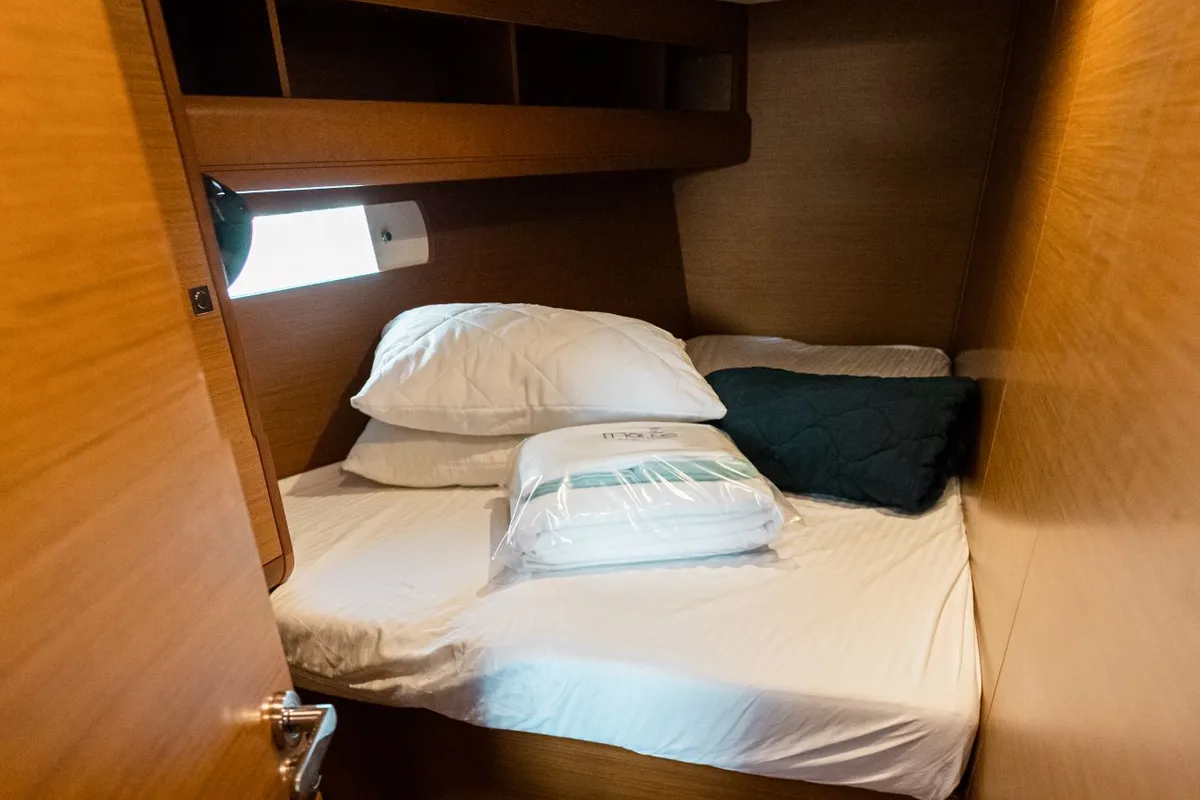 Cabin on FILIPPOS I Boat location in LEFKAS MARINA, D-marin 1 SUP FREE, a Jeanneau Sun Odyssey 479 sailboat at Municipal U…