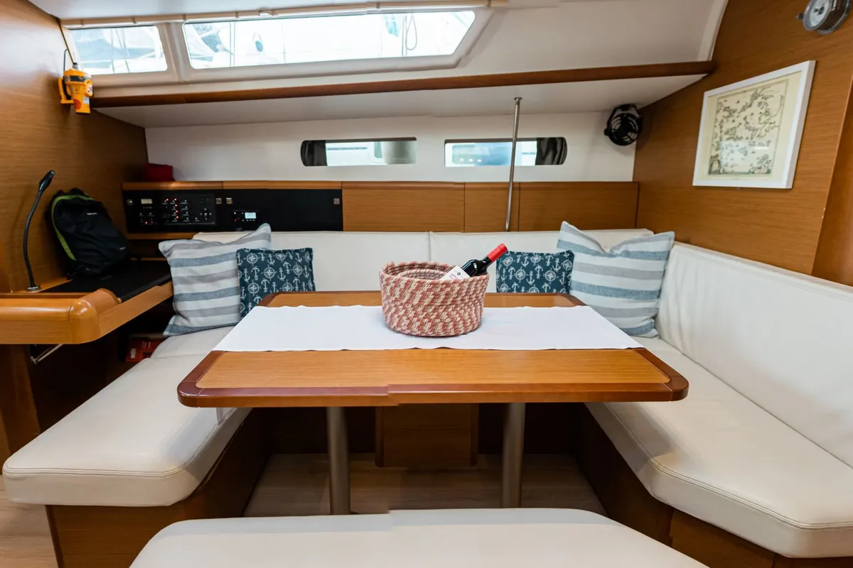 Salon of FILIPPOS I Boat location in LEFKAS MARINA, D-marin 1 SUP FREE, a Jeanneau Sun Odyssey 479 sailboat at Municipal U…