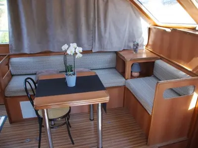 2502, a America 43 motorboat at Savoyeux, France