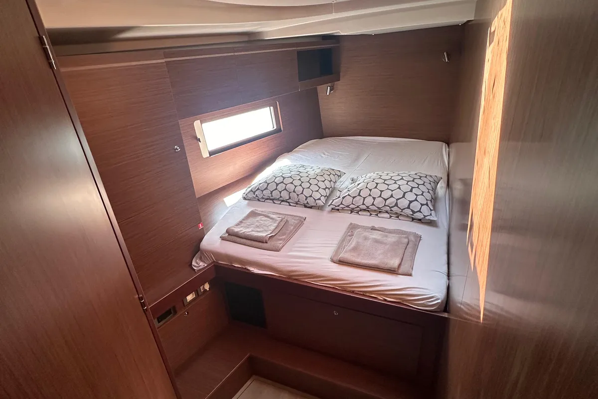 Cabin on Dune, a Beneteau Oceanis 51.1 sailboat at Općina Rogoznica, Croatia