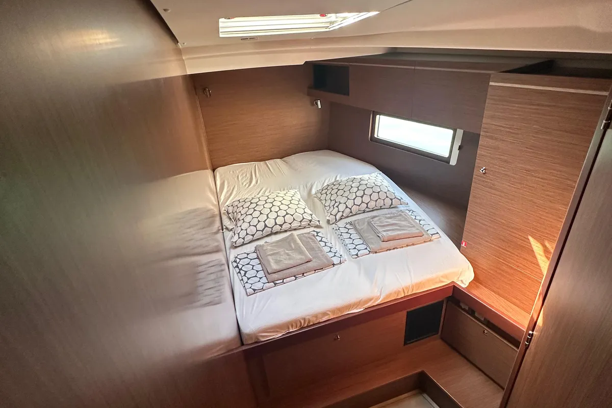 Cabin on Dune, a Beneteau Oceanis 51.1 sailboat at Općina Rogoznica, Croatia