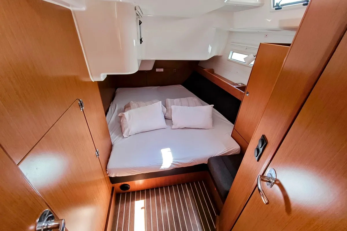 Cabin on Jozefina, a Bavaria Cruiser 51 sailboat at Općina Sukošan, Croatia
