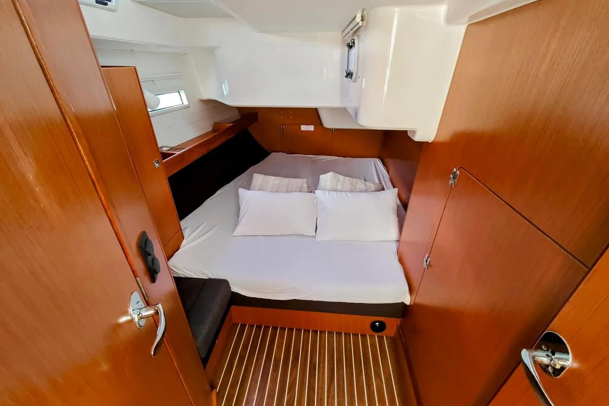 Cabin on Jozefina, a Bavaria Cruiser 51 sailboat at Općina Sukošan, Croatia