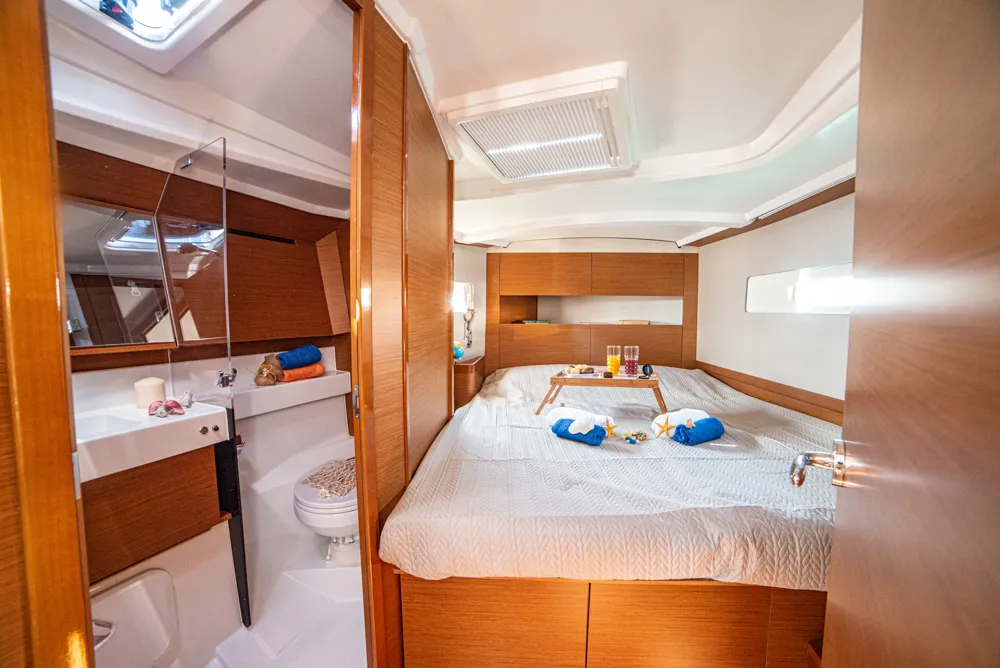 Cabin on Marianna, a Jeanneau Sun Odyssey 410 sailboat at Kontokali, Greece