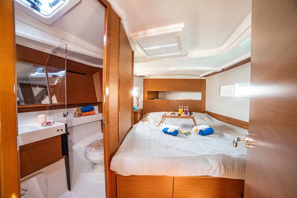 Cabin on Marianna, a Jeanneau Sun Odyssey 410 sailboat at Kontokali, Greece